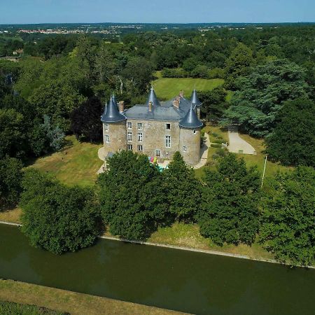 Chateau De La Frogerie Bed & Breakfast Maulevrier Bagian luar foto