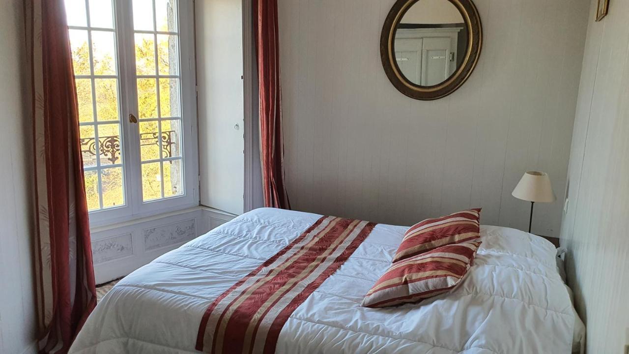 Chateau De La Frogerie Bed & Breakfast Maulevrier Bagian luar foto