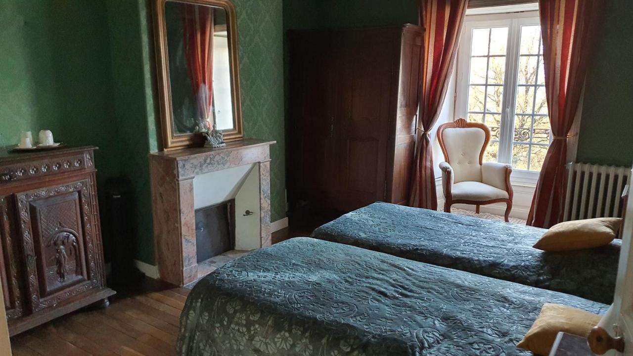 Chateau De La Frogerie Bed & Breakfast Maulevrier Bagian luar foto