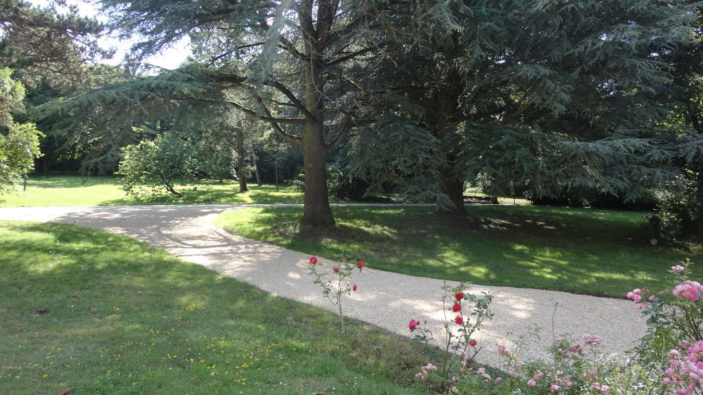 Chateau De La Frogerie Maulevrier Bagian luar foto