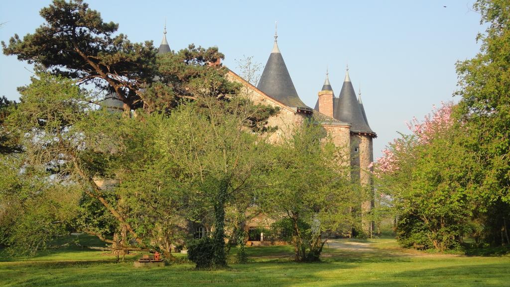 Chateau De La Frogerie Bed & Breakfast Maulevrier Bagian luar foto