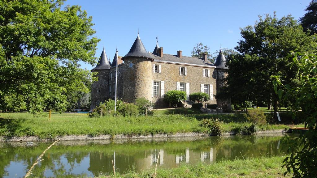 Chateau De La Frogerie Bed & Breakfast Maulevrier Bagian luar foto