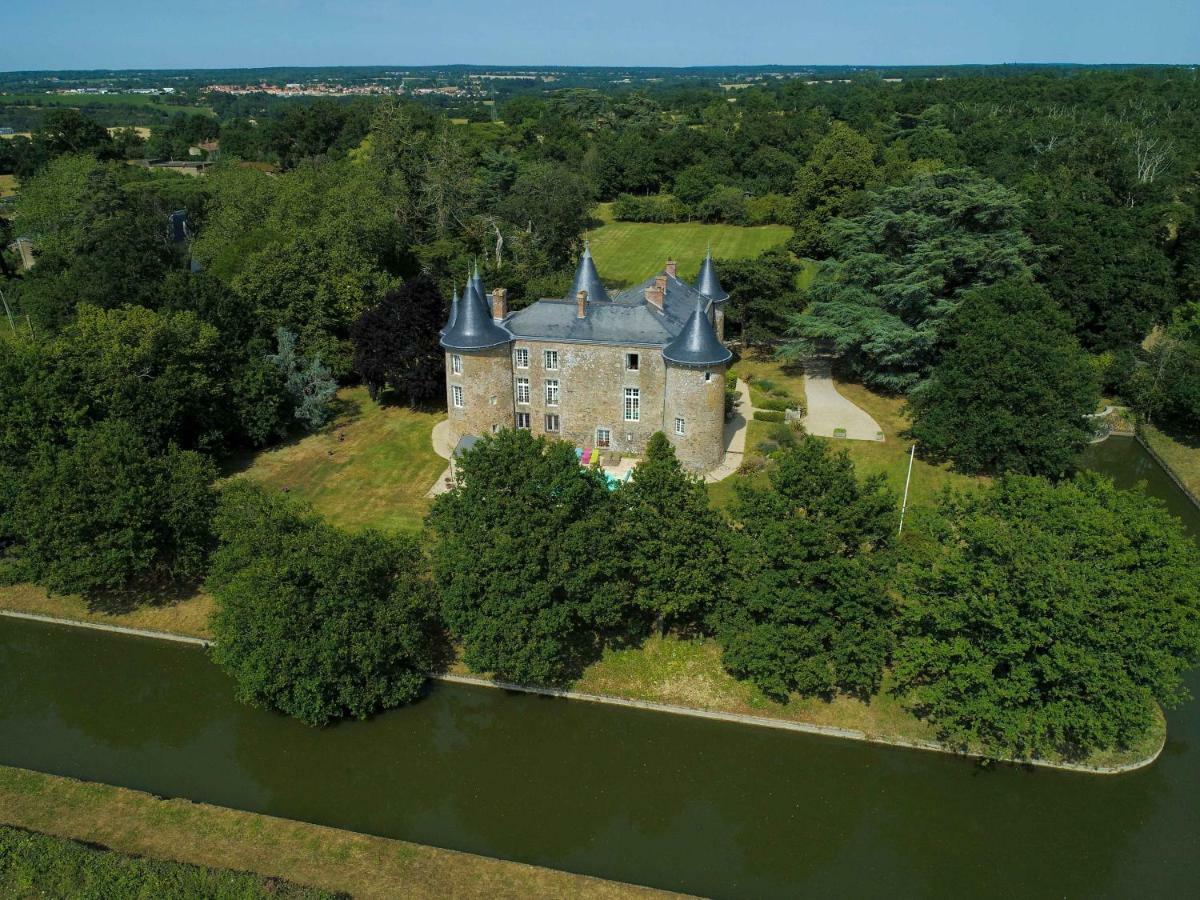 Chateau De La Frogerie Bed & Breakfast Maulevrier Bagian luar foto