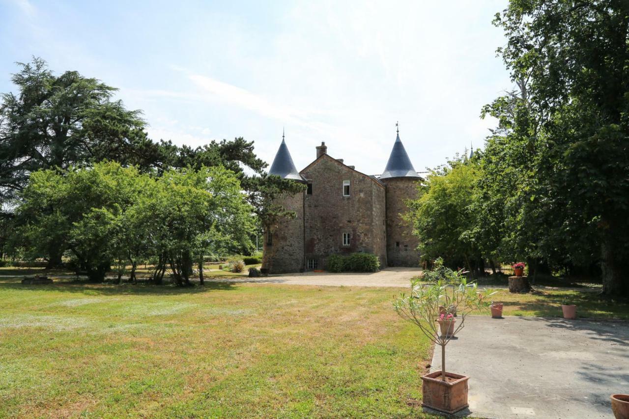 Chateau De La Frogerie Bed & Breakfast Maulevrier Bagian luar foto