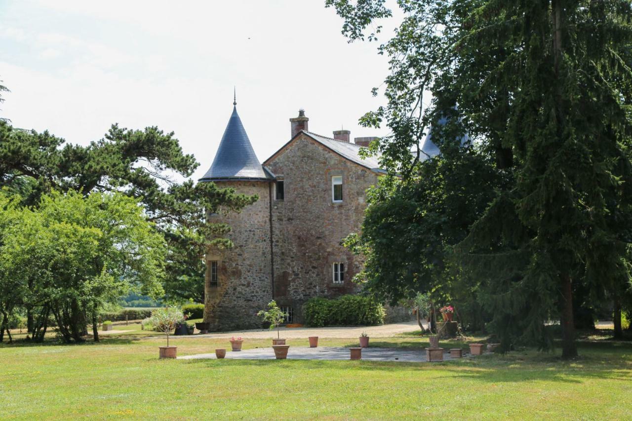 Chateau De La Frogerie Bed & Breakfast Maulevrier Bagian luar foto